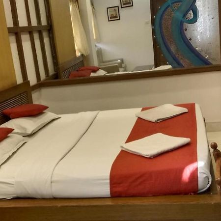 Hotel Aston Колката Екстер'єр фото